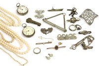 Lot 46 - A collection of items to include an amethyst and seed pearl cluster bar brooch