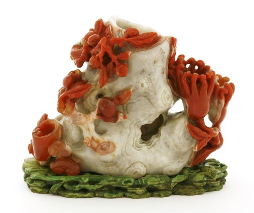 Lot 203 - A Chinese agate vase