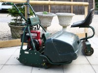 Lot 551 - An Atco Royale 1324 petrol lawnmower