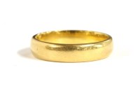 Lot 113 - A 22ct gold wedding ring