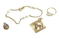 Lot 82 - A collection of jewellery