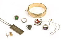 Lot 5 - A collection of costume jewellery