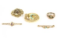 Lot 6 - A gold memorial ring