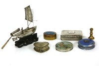 Lot 64 - A Victorian silver snuff