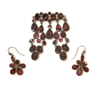 Lot 279 - A late Georgian garnet set girandole drop brooch