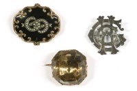 Lot 132 - A gold single stone foiled back faceted quartz brooch