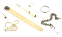 Lot 274 - A collection of costume jewellery