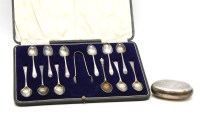 Lot 399 - An Edwardian silver snuff box