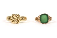 Lot 16 - A gold double knot puzzle ring