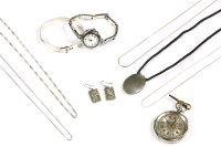 Lot 32 - A collection of silver jewellery