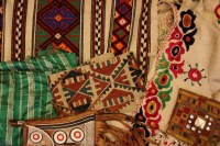 Lot 286 - A quantity of textiles