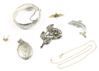 Lot 31 - A collection of costume jewellery