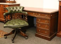 Lot 490 - An early 20th century mahogany pedestal desk