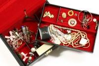 Lot 29 - A collection of costume jewellery