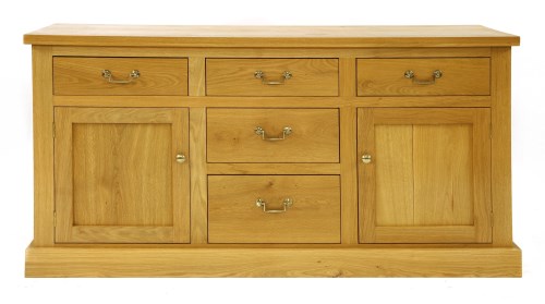 Lot 511 - A contemporary oak sideboard