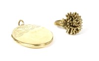 Lot 129 - A 9ct gold floral cluster head ring