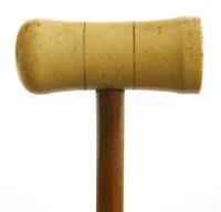 Lot 121 - A novelty malacca combination walking stick cum croquet mallet