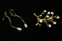 Lot 33 - An 18ct gold cultured pearl and diamond