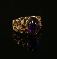 Lot 14 - A gold single stone amethyst cabochon ring