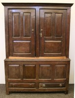 Lot 652 - A 17th century oak linen press