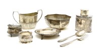 Lot 91 - A collection of silver items