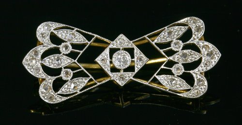 Lot 154 - A French Belle Époque diamond set bow form brooch, c.1915