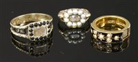 Lot 7 - A George IV gold memorial ring