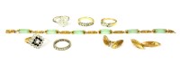Lot 100 - A pair of 18ct gold torpedo shaped chain linked cufflinks