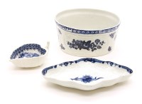 Lot 252 - An 18th century Caughley butterboat