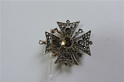 Lot 34 - A Victorian diamond set Maltese cross pendant/brooch