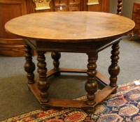 Lot 719 - An 18th century circular centre table
