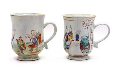 Lot 186 - A pair of Chinese export porcelain mugs