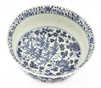 Lot 22 - A large Chinese blue and white bowl