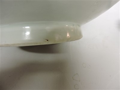 Lot 22 - A large Chinese blue and white bowl