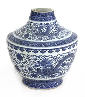 Lot 433 - A Chinese blue and white vase