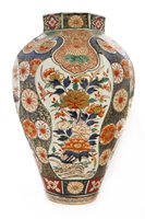 Lot 332 - A large Japanese Imari vase