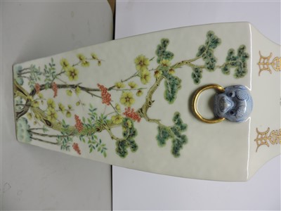 Lot 22 - A Chinese famille rose vase
