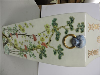 Lot 22 - A Chinese famille rose vase