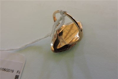 Lot 9 - A Georgian gold and enamel memorial ring