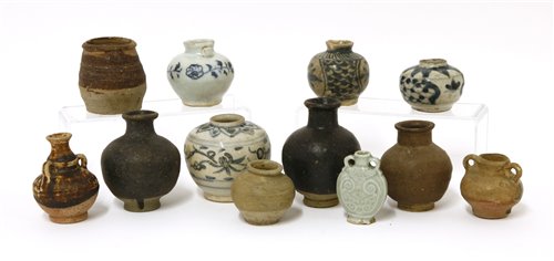 Lot 19 - A collection of Chinese jarlets
