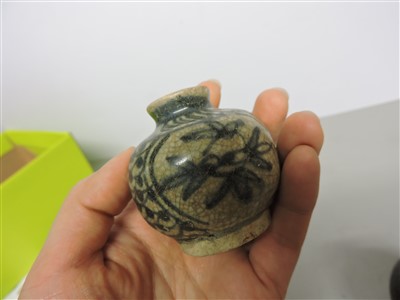 Lot 19 - A collection of Chinese jarlets