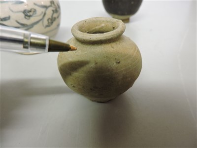 Lot 19 - A collection of Chinese jarlets