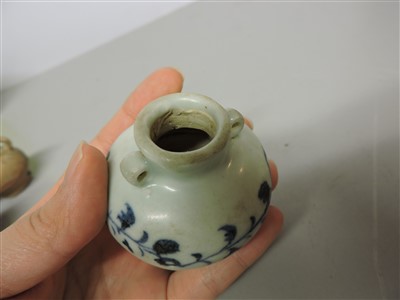 Lot 19 - A collection of Chinese jarlets