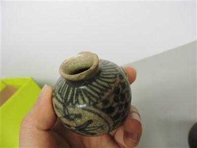 Lot 19 - A collection of Chinese jarlets