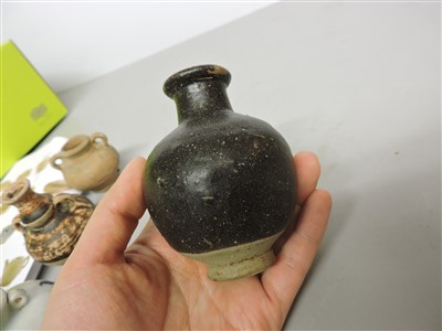 Lot 19 - A collection of Chinese jarlets