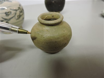 Lot 19 - A collection of Chinese jarlets