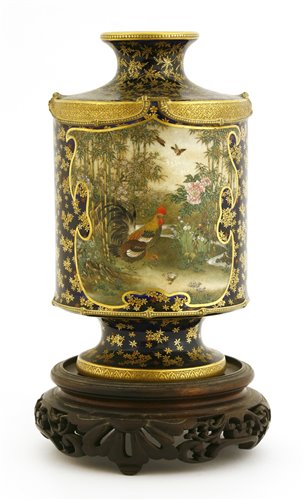 Lot 334 - A Japanese Kinkozan Satsuma vase