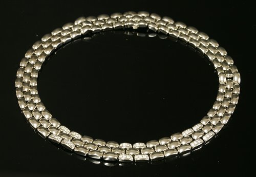 Lot 434 - An 18ct white gold diamond set necklace or collar