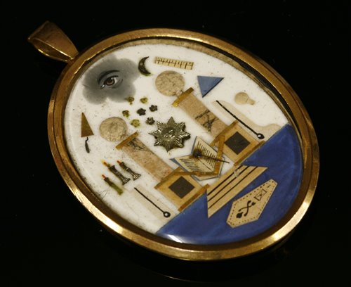 Lot 3 - A Georgian gilt metal masonic pendant