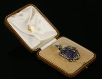 Lot 33 - A cased Victorian unheated sapphire pendant